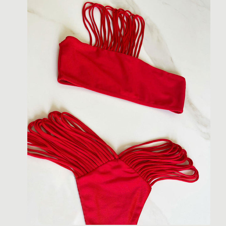 Dame fashionabel bikini-sæt med unikke stropdetaljer Stilla