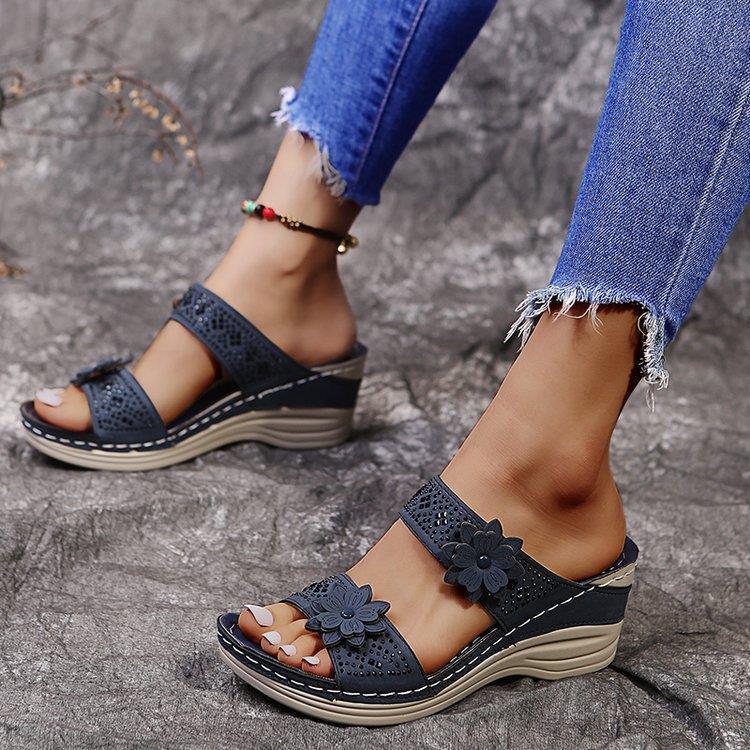 Dame Wedge-sandaler med blomstrede accenter og komfortabel sål Stilla