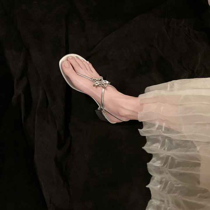 Dame Sling-sandaler med elegant glitrende element og behagelig hælhøjde Stilla
