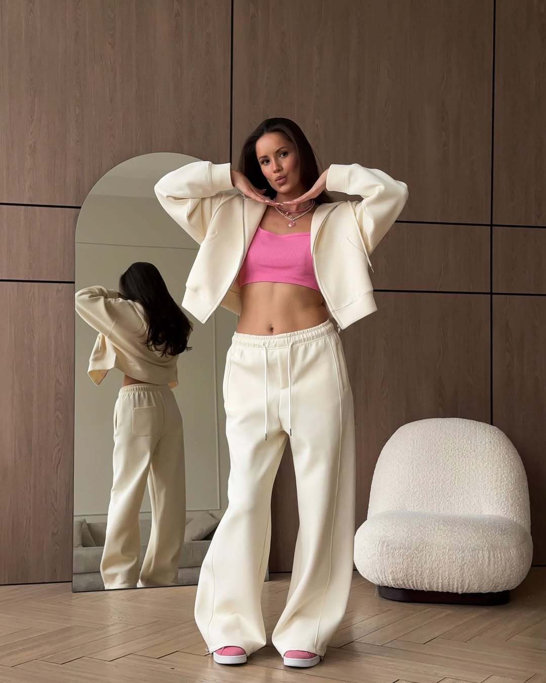Kvinders casual crop top hoodie med løs pasform og komfortable joggers Stilla