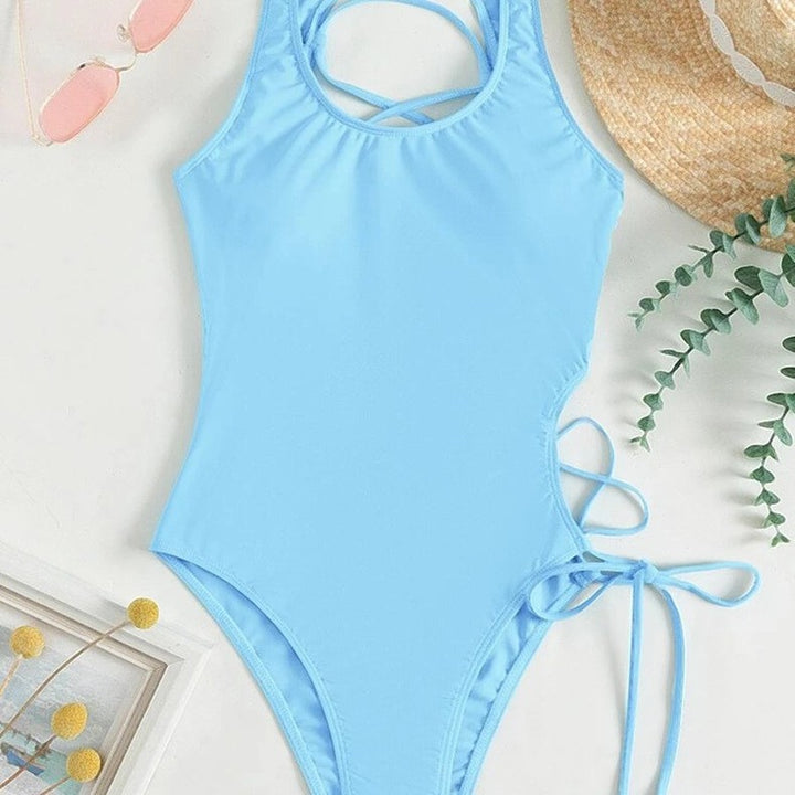 Dame one-piece badedragt med moderigtigt cut-out og justerbare sidelommer Skovae