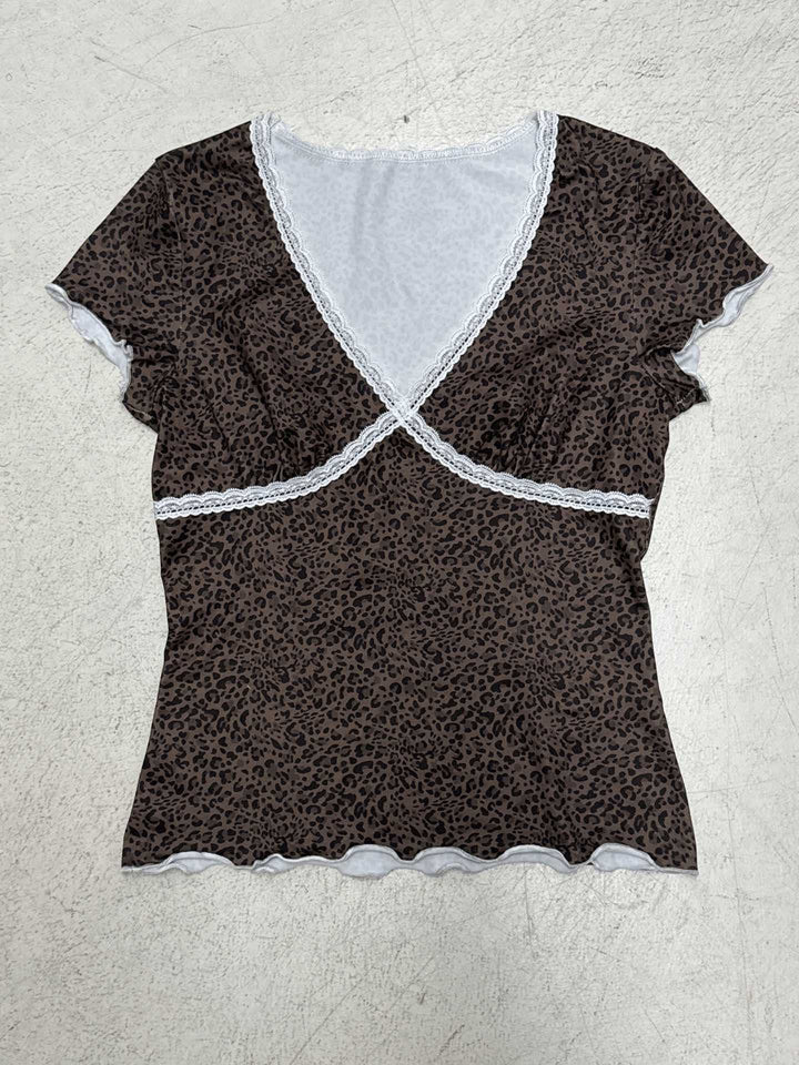Dame T-Shirt med elegant leopardmønster og fint spidse detaljer Skovae