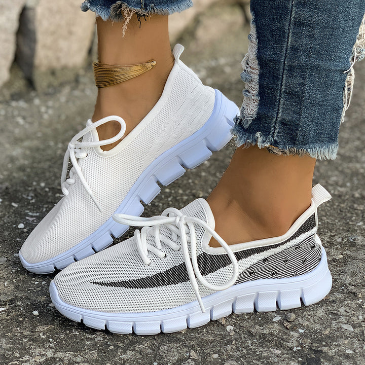 Dame lette og åndbare sneakers med trendy snørebånd Stilla