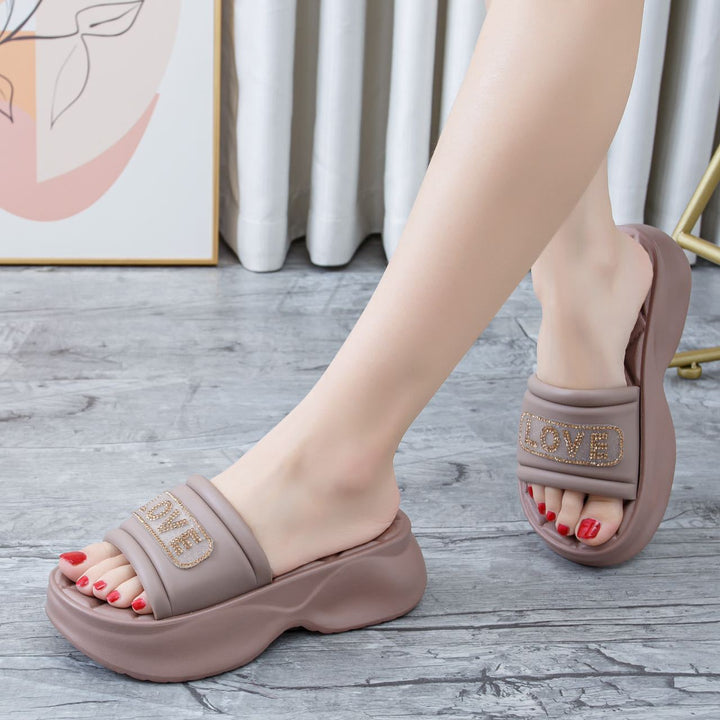 Dame Plattform-Slipper med glitrende LOVE-detalje Stilla