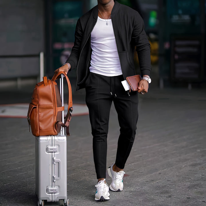 Herrer modetrendy fritidsdragt med sporty detaljer og åndbart stof Stilla