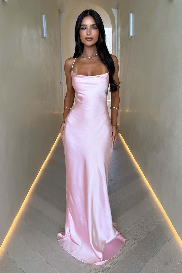 Dame Elegant satin aftenkjole med spaghetti stropper og flydende snit Skovae