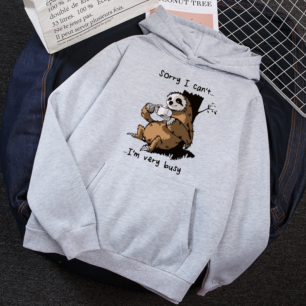 Dame hoodie med sødt dyremotiv og legesyg slogan Skovae
