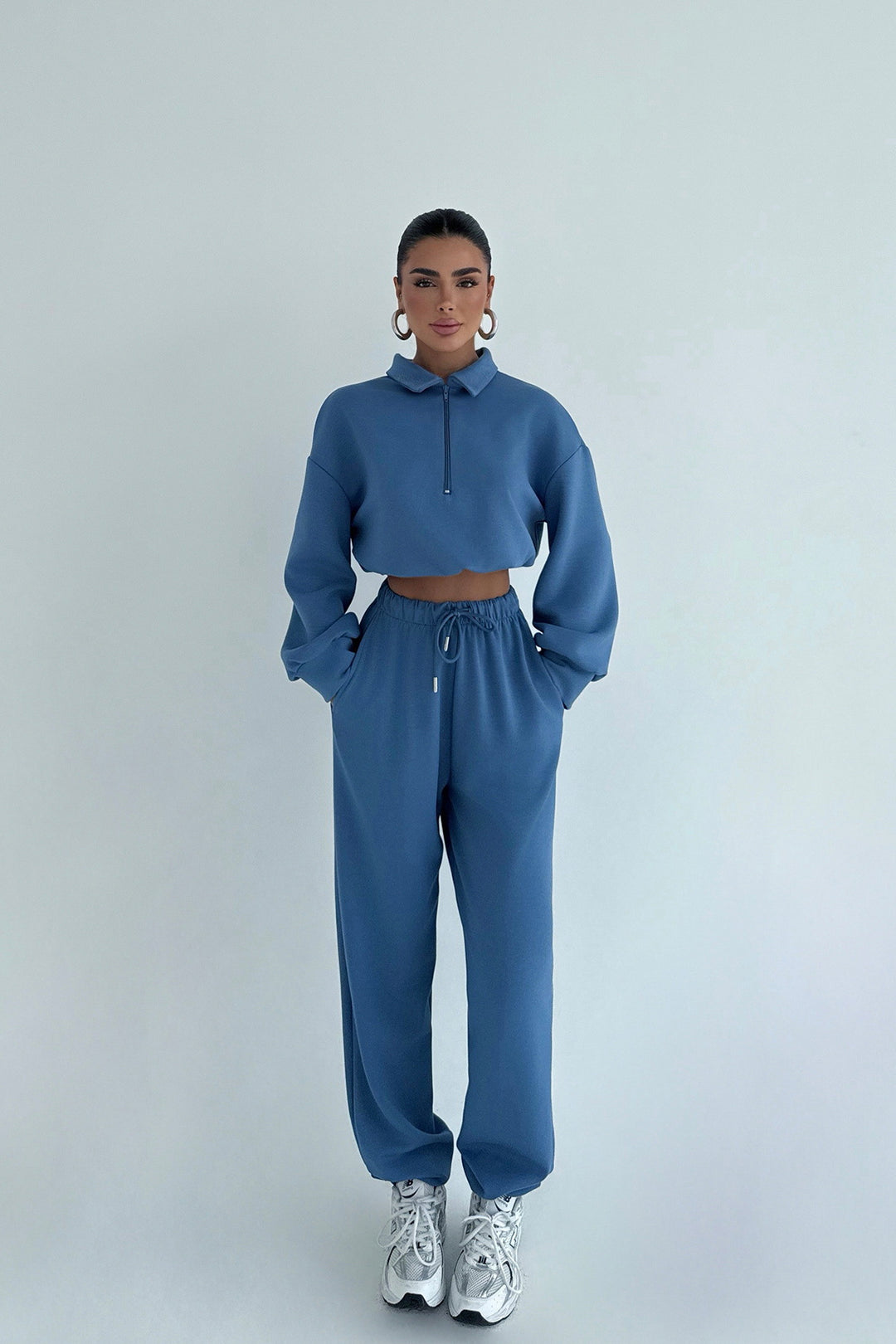 Kvindernes sporty crop sweater og jogger sæt Skovae