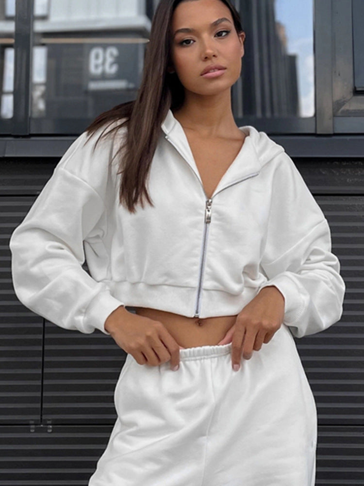 Dame sporty og casual sæt med cropped hoodie og korte joggingbukser Skovae