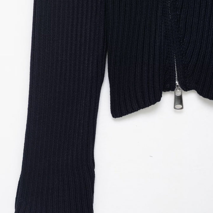 Dame stilfuld strikpullover med asymmetrisk krave og lynlås Stilla