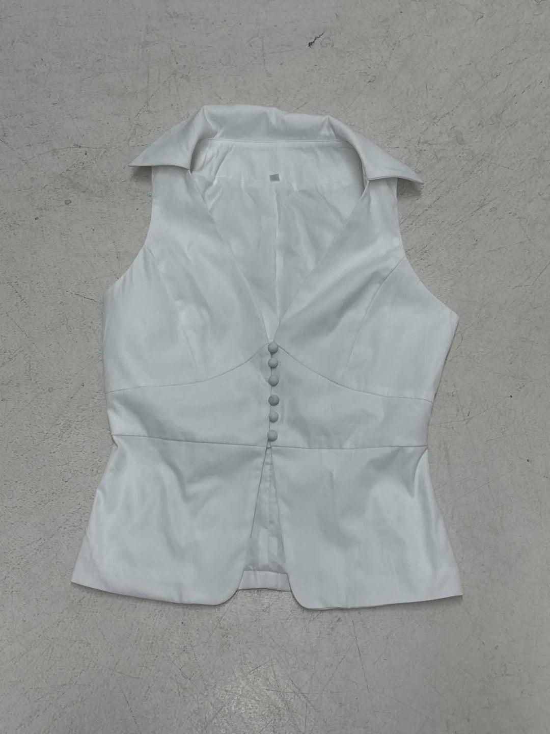 Dame ærmeløs blazer-top med elegant snit og smagfulde knapdetaljer Skovae