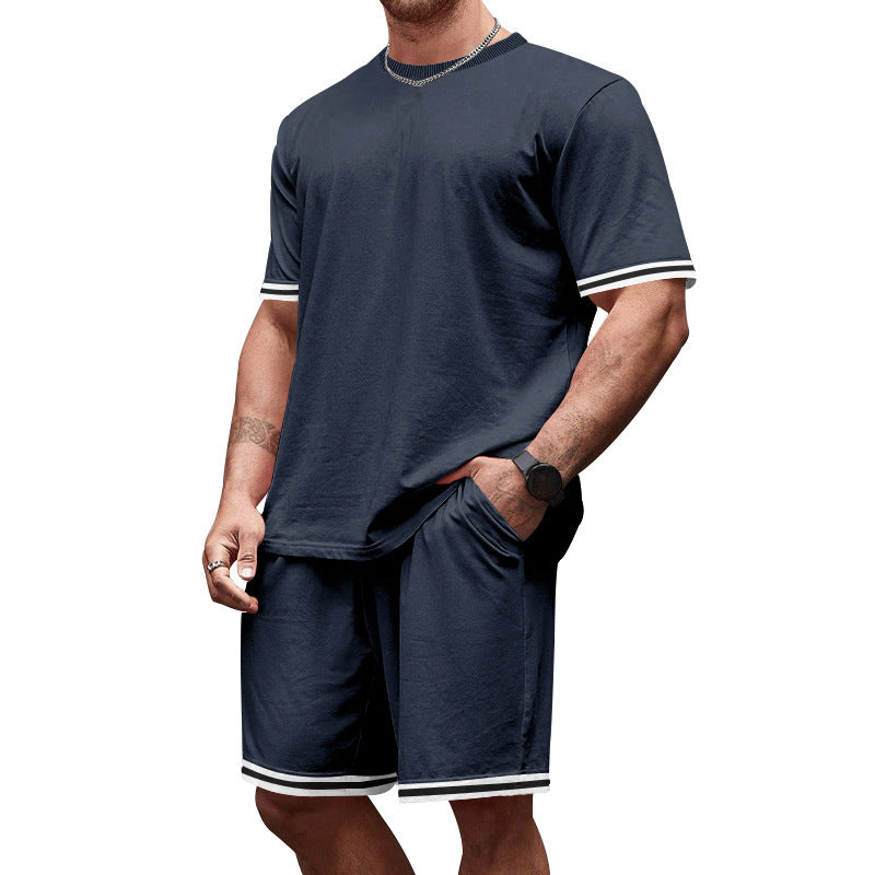 Herre nan sporty jersey sæt bestående af kortærmet t-shirt og bermuda shorts med kontraststriber, elastisk talje og skrålommer Skovae
