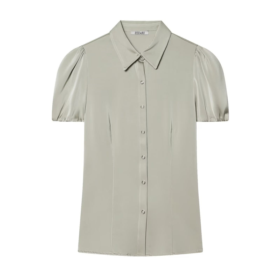 Damebluse med korte pufærmer og elegant knapliste Skovae