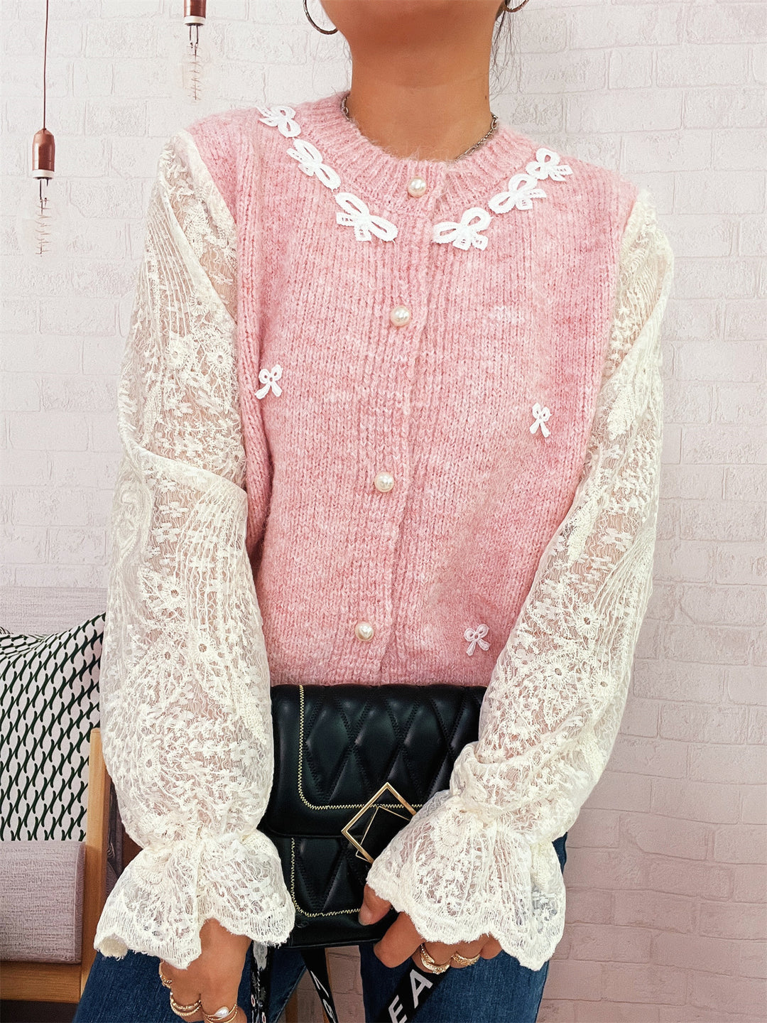 Kvindernes cardigan med elegant lace og perle-beklædte knapper Stilla