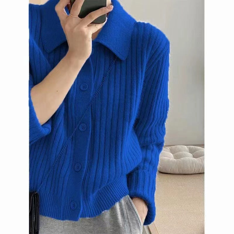 Dame cardigan med elegant knaplukning og ultramoderne ribbet design Stilla