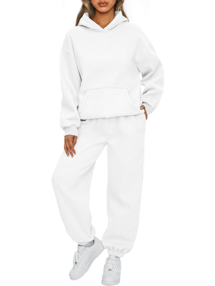 Kvindernes komfortable hoodie sæt lavet af materiale af høj kvalitet med praktiske lommer Skovae