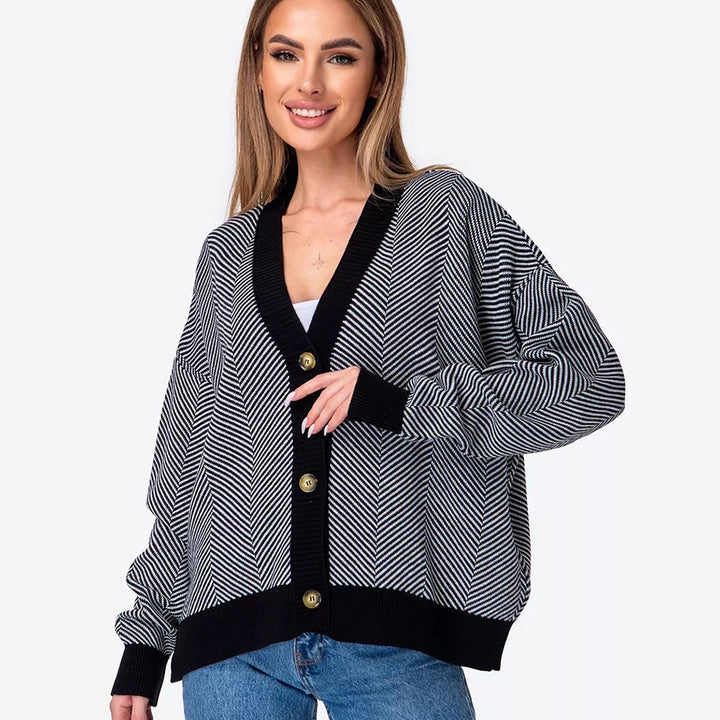 Kvinders hyggelige cardigan med elegante kabelstrik detaljer og knaplukninger Stilla