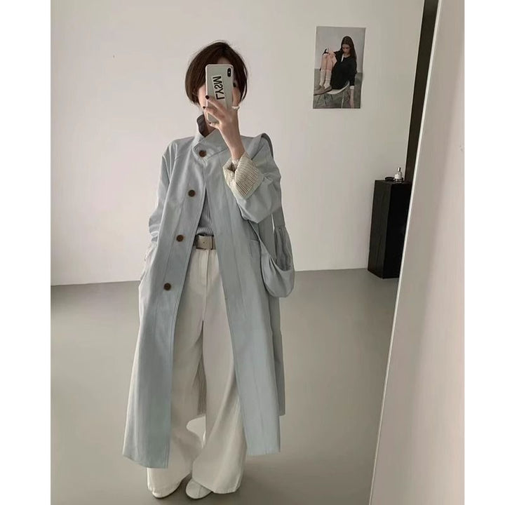 Kvindernes elegante trenchcoat med knapdetaljer og oversized snit Stilla