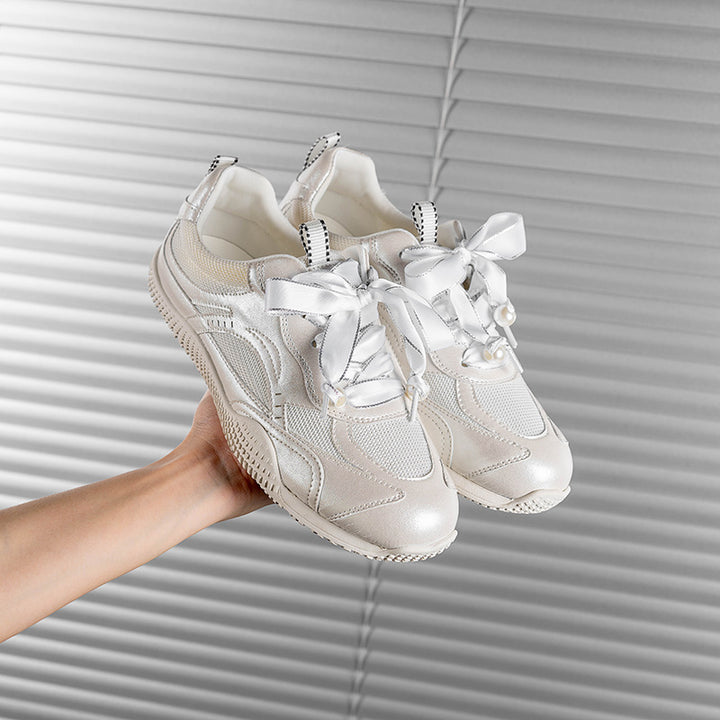 Dame Sneakers med stilfuld satin-udseende og komfortabel hybrid sål Stilla