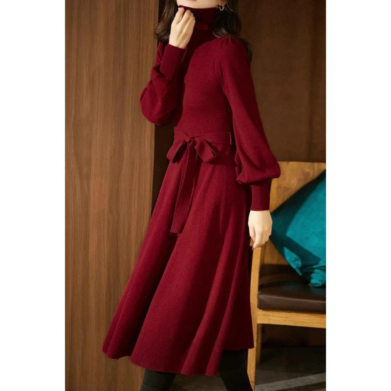Kvinderne strikkede kjole med høj krave og tætsiddende bælte Stilla