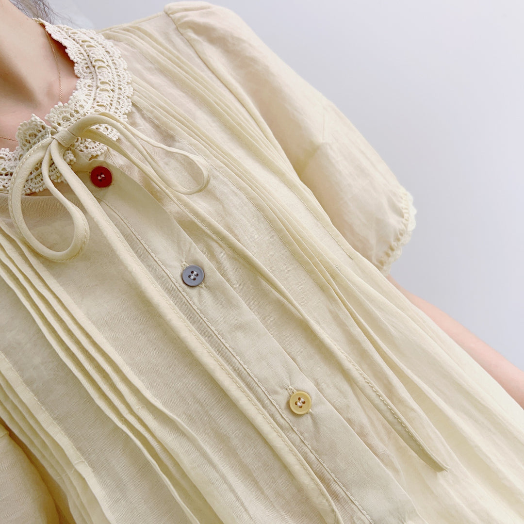 Dame Legende designet bluse med spidsekrave og dekorative knapper Stilla