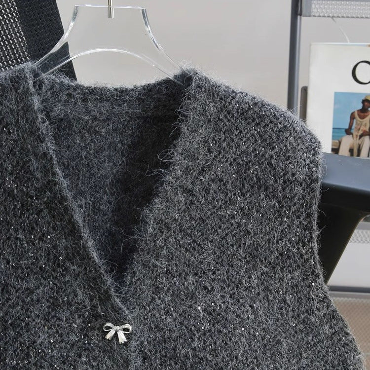 Dame strikket vest med glitrende accenter og dekorative knapper Stilla