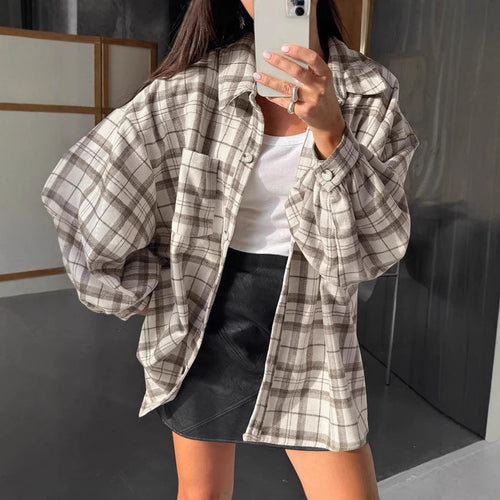 Dame Karo-Skjortejakke i afslappet oversized stil med praktiske lommer Stilla