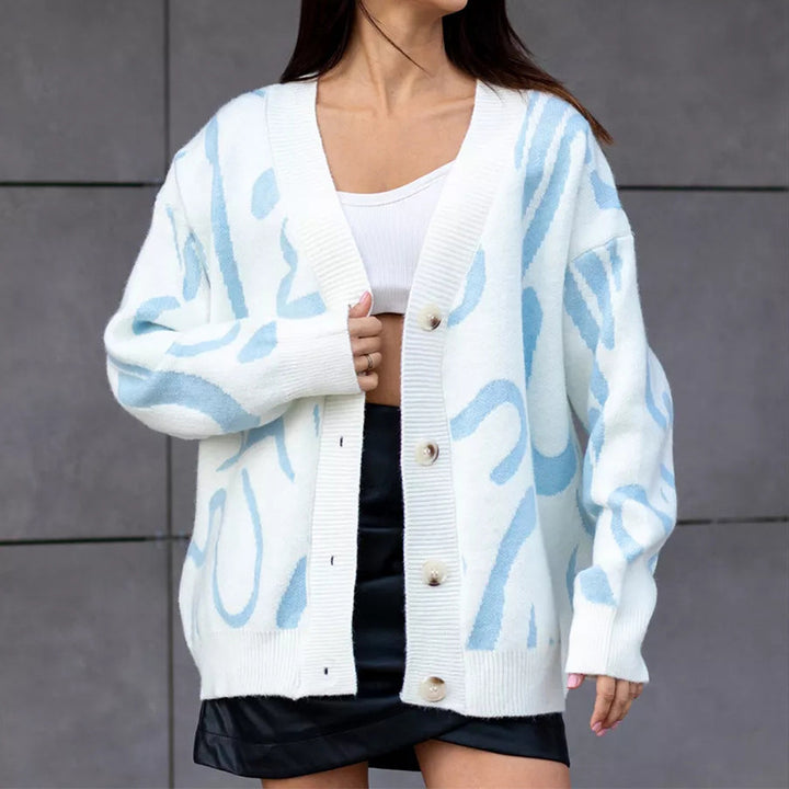Dame cardigan med moderne mønster og elegante knapper