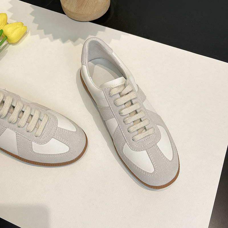 Dame mode Sneakers med kombineret læder- og ruskindsdesign og skridsikker sål Stilla