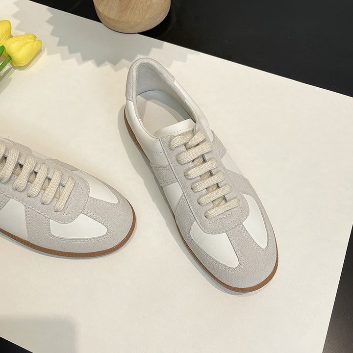 Dame mode Sneakers med kombineret læder- og ruskindsdesign og skridsikker sål Stilla
