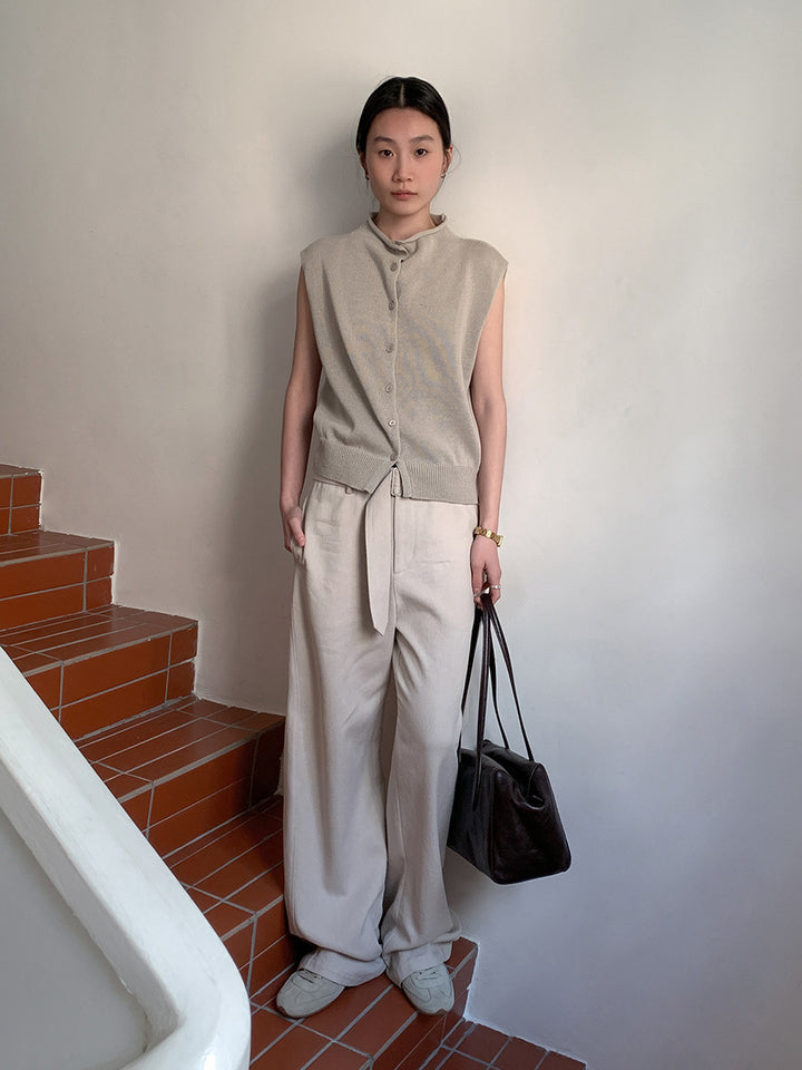 Dame ærmeløs strikjakke med knapåbning og moderne design Stilla