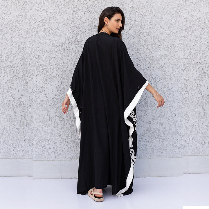 Dame Kaftan med kunstnerisk broderidesign og vidt svajende ærmer Stilla