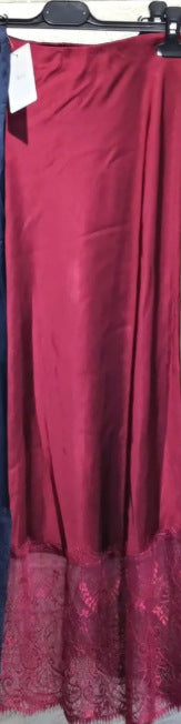Dame elegant maxi nederdel med fine blondertrim og flydende drapering Stilla