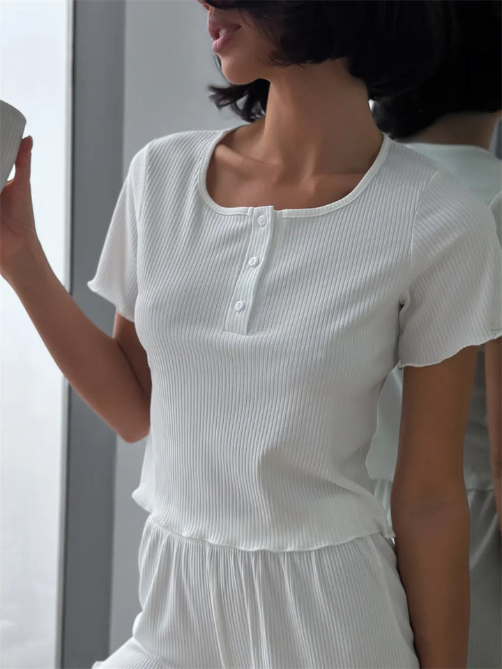 Kvinders pyjamasæt med elastisk talje og knapdetaljer