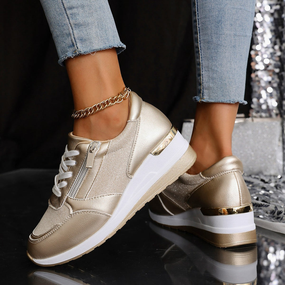 Dame Sneakers med glitrende overflade og praktisk lynlås Stilla