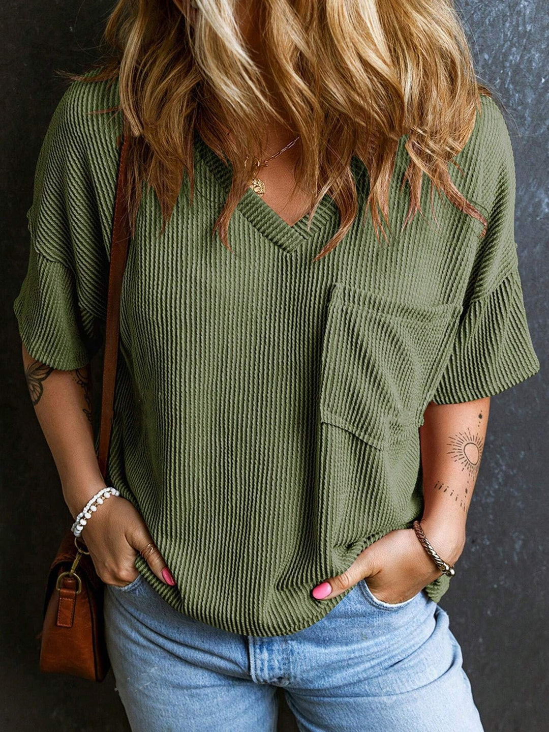 Dame Oversized T-shirt med V-hals og brystlomme Stilla