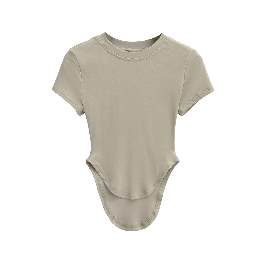 Dame figursyet kortærmet bodysuit med moderne schnitlinjer og raffinerede detaljer Stilla