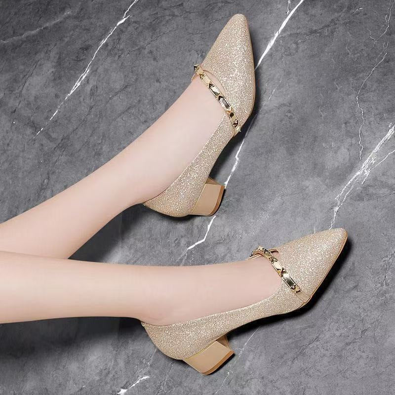 Dame Elegante Pumps med glitrende overflade og gyldne accenter Stilla