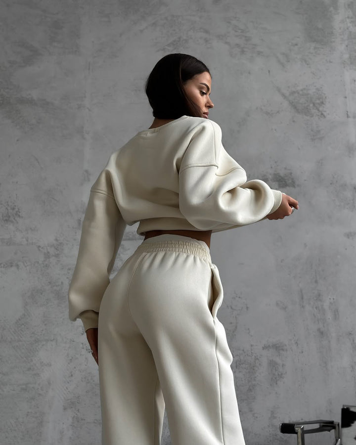 Kvinders afslappede sports loungewear sæt med cropped snit og bred ben Skovae