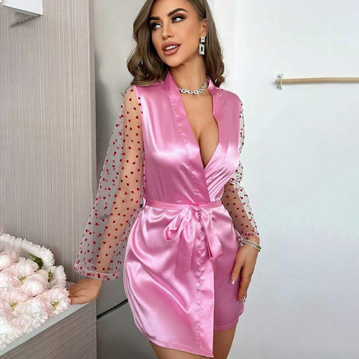 Dame Satin-Robe med gennemsigtige ærmer og hjerte-design Stilla