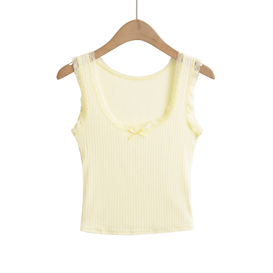 Dame spaghetti-top med fine blonder detaljer og elegant snit Stilla