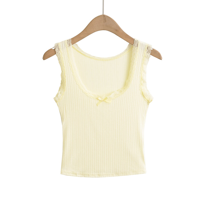 Dame spaghetti-top med fine blonder detaljer og elegant snit Stilla