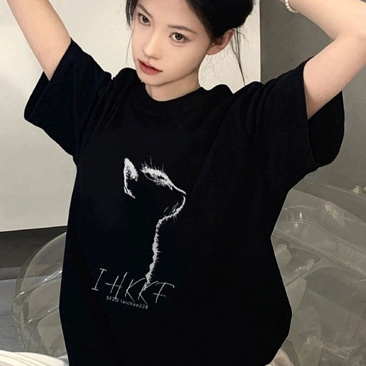 Dame oversized T-shirt med stiliseret kattemotiv og afslappet snit Stilla