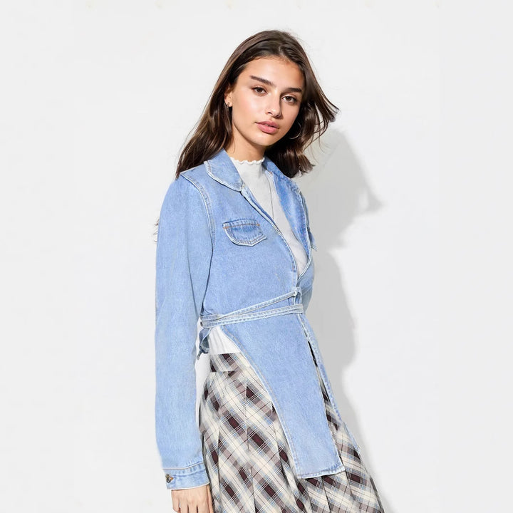 Dame denimjakke i en moderne oversized stil med et cropped snit og praktiske lommer Stilla