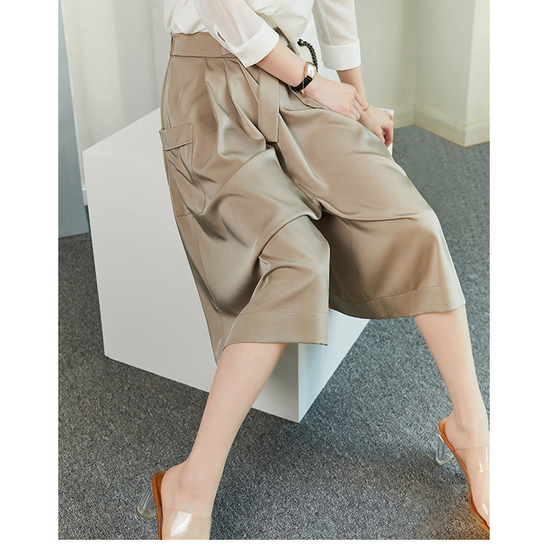 Dame elegante Satin-Culottes med bindebånd i taljen og modige sidelommer Stilla