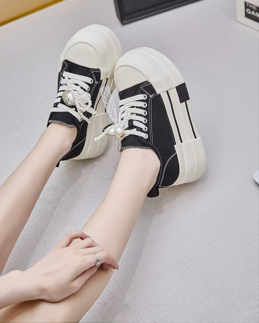 Dame platform sneakers med unikt design og/moderigtige accenter Stilla