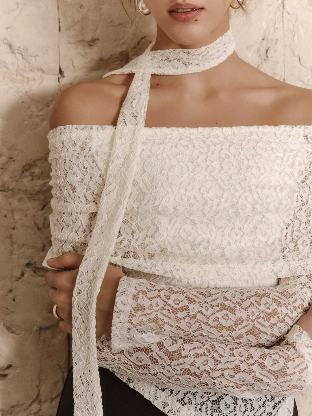 Dame Off-Shoulder Spidsetop med dekorativt Bånd Stilla