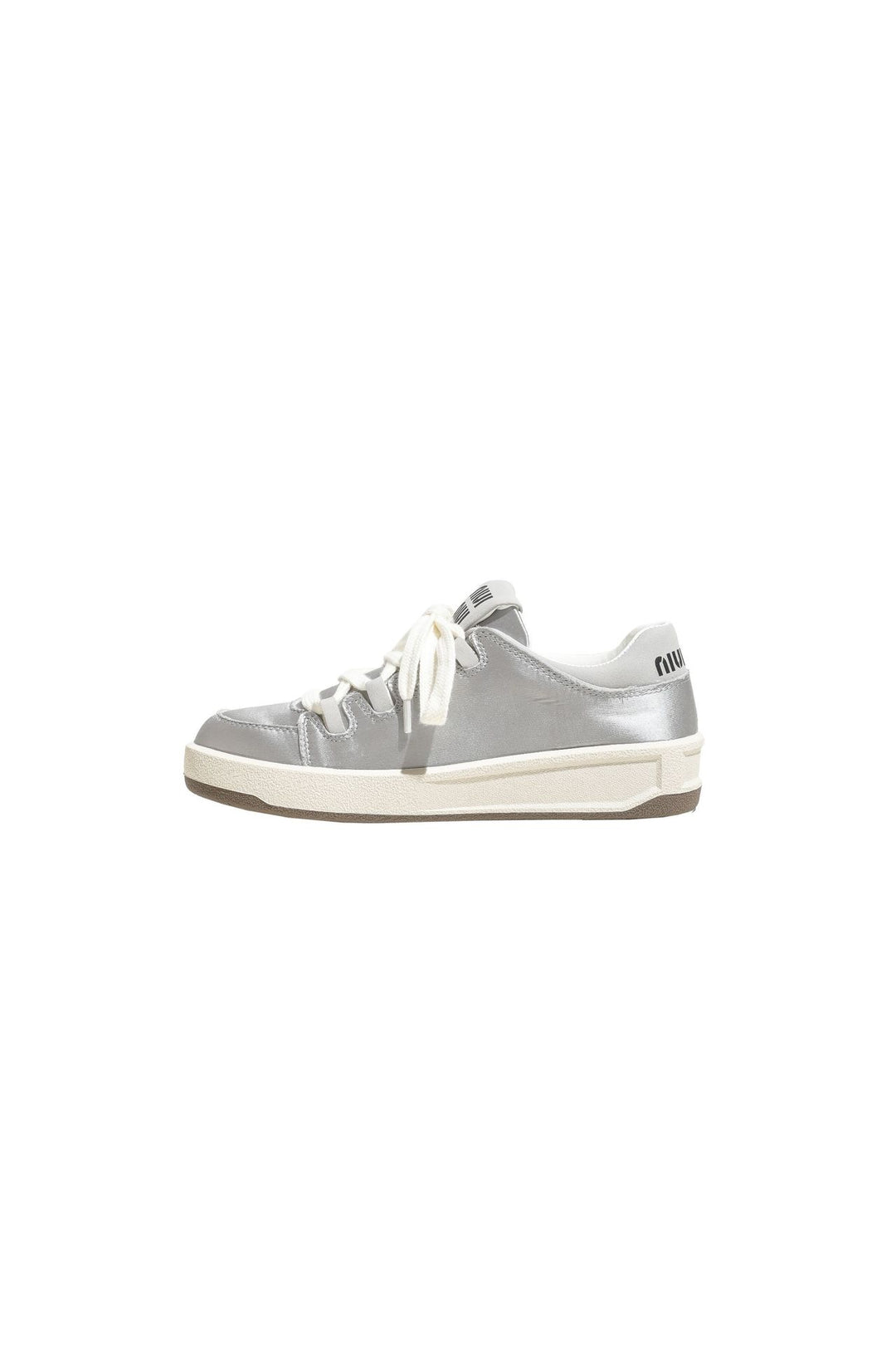 Dame Sneakers med skinnende satin-overdel og innovativt snøresystem Stilla