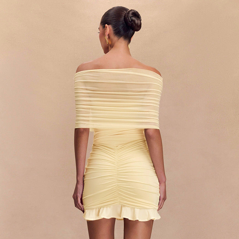 Dame Off-Shoulder Minikjole med elegant flæse design og tætsiddende snit Stilla