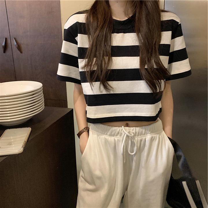 Kvinder Cropped T-Shirt med Stribet Mønster og Casual Snit Skovae